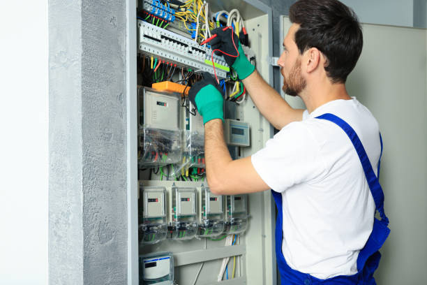 Best Circuit Breaker Repair  in Lindsay, TX